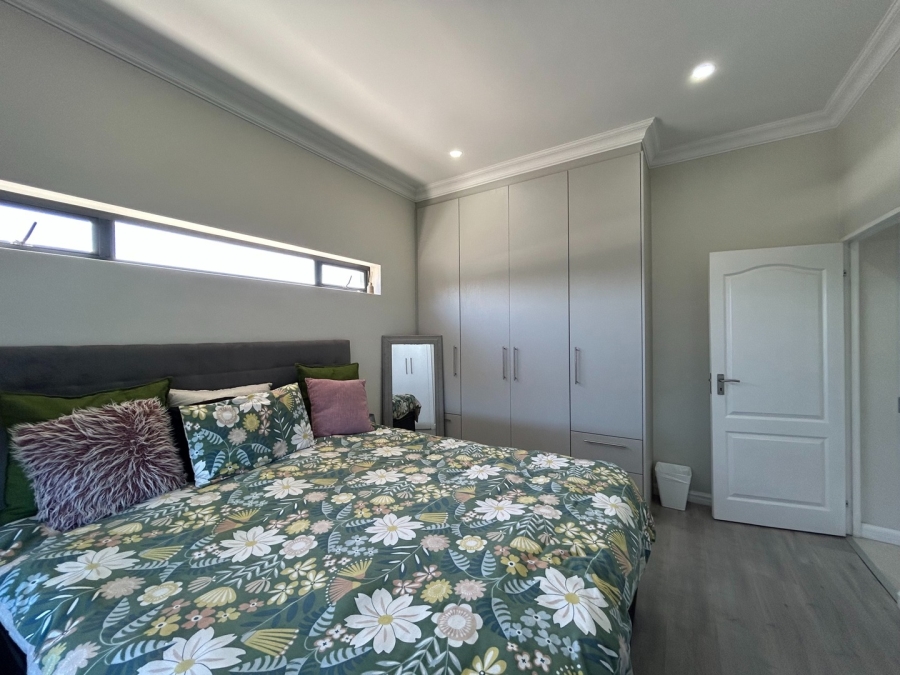 To Let 4 Bedroom Property for Rent in Sandown Western Cape
